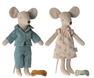 Mum and dad Mouse in Cigar Box