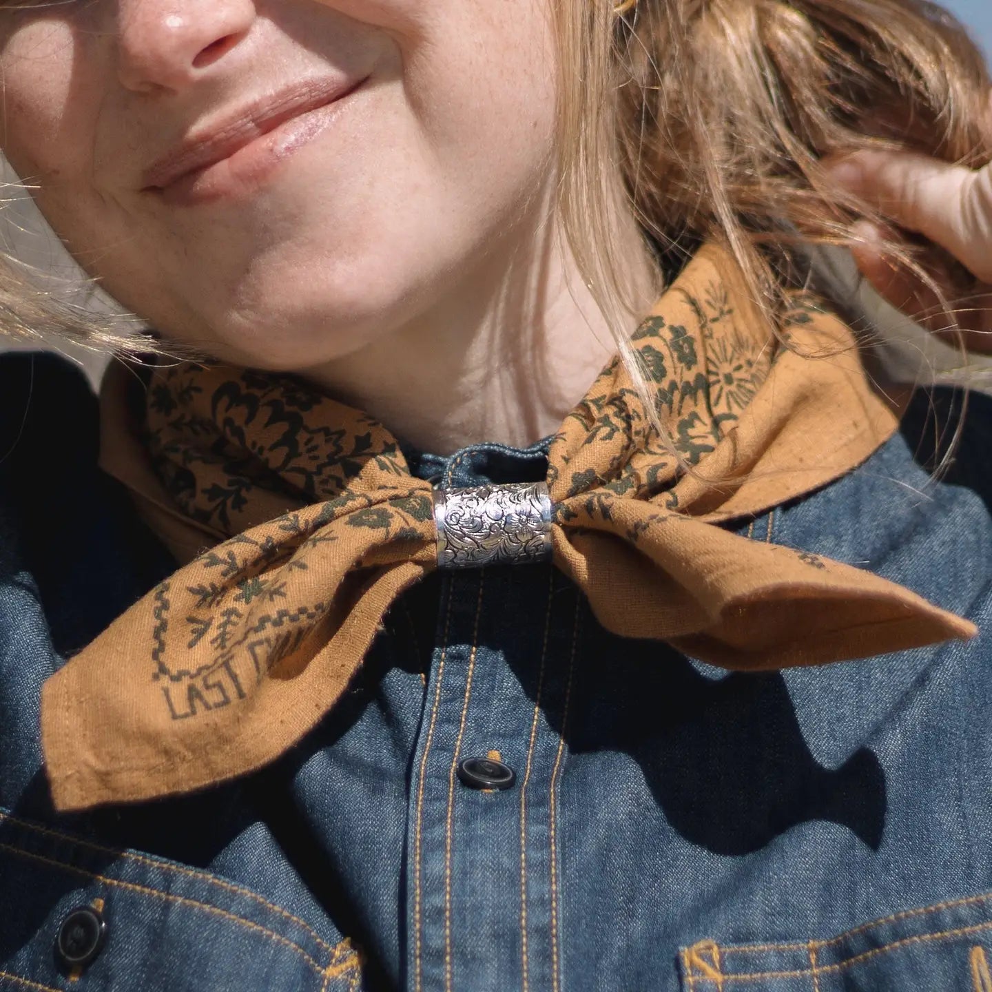 Dogwood Tube Stamped Bandana Slide - Silver