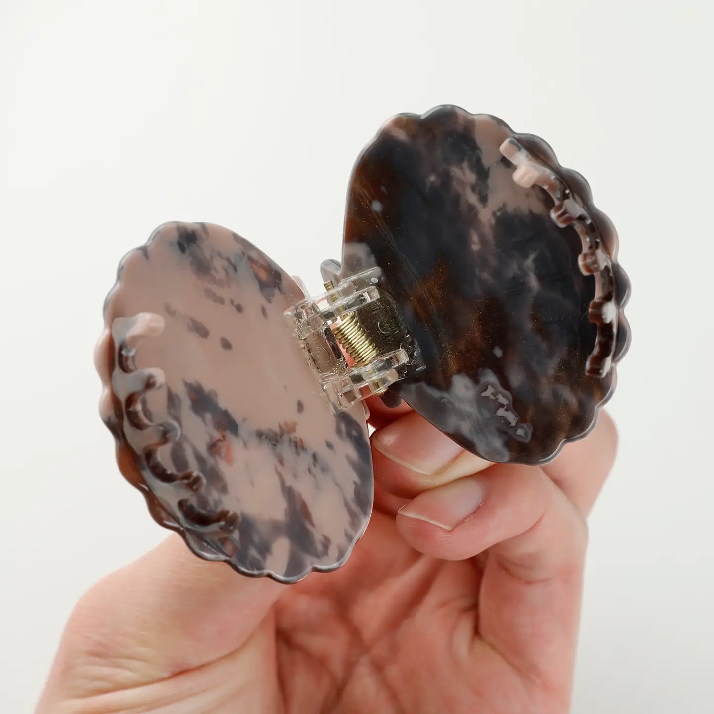Calacatta Seashell Claw Clip