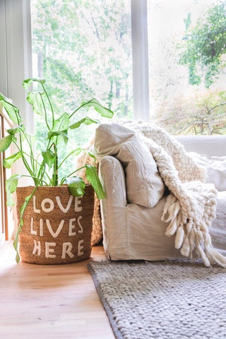 ***Jute Basket - Love Lives Here 13.78"x17.72"