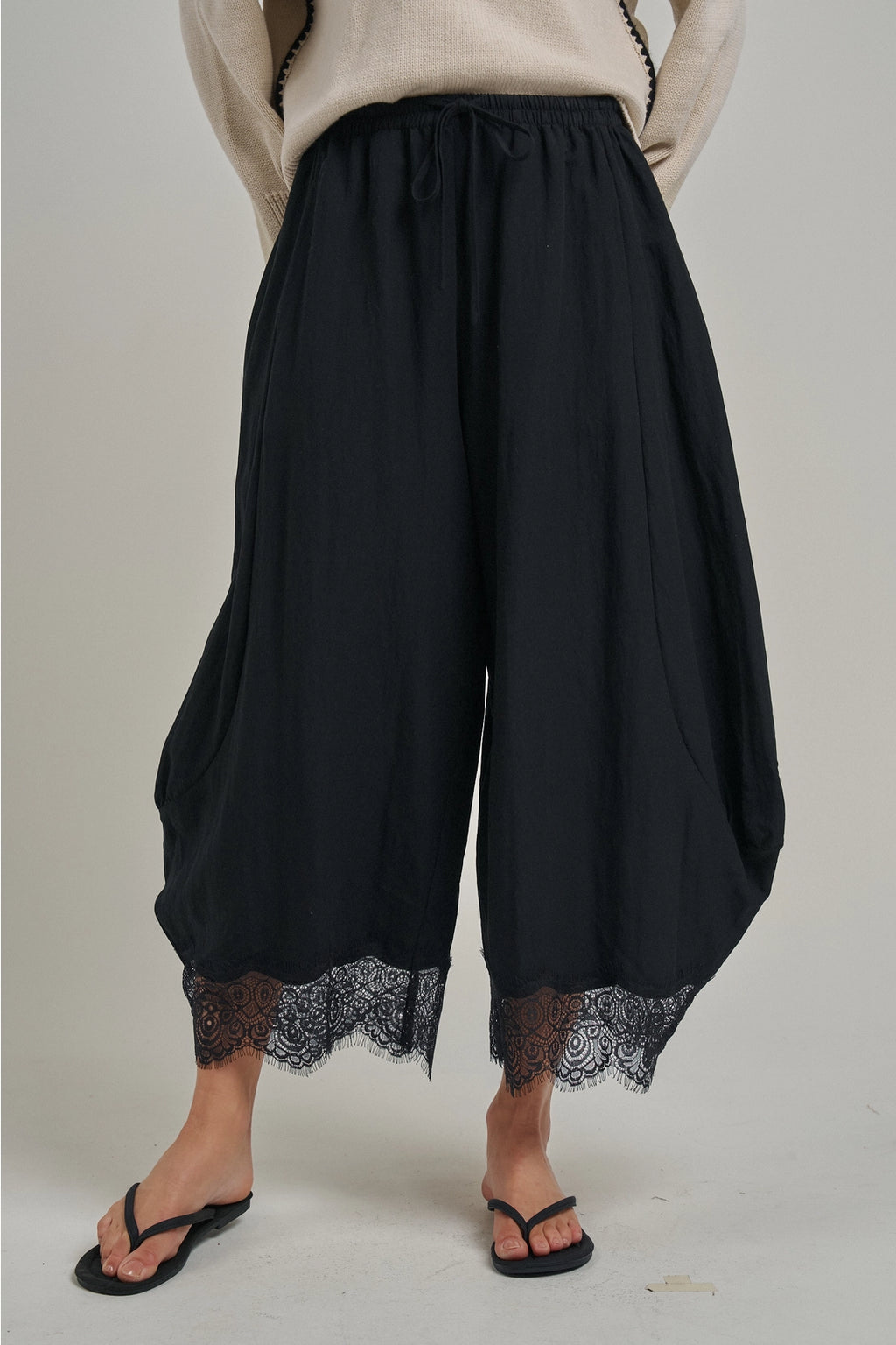 Lightweight Balloon Leg Pants with Delicate Lace