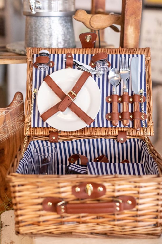 Picnic tote: a holder for paper plates and napkins. 